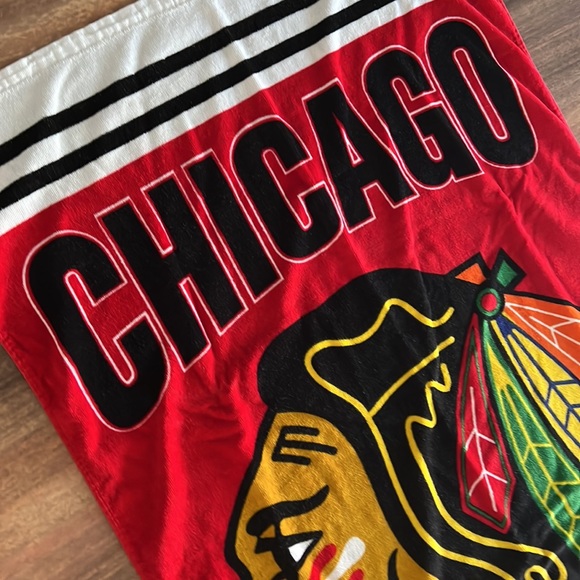 Official NHL Chicago Blackhawks Beach Towel (54x28) - Picture 5 of 7